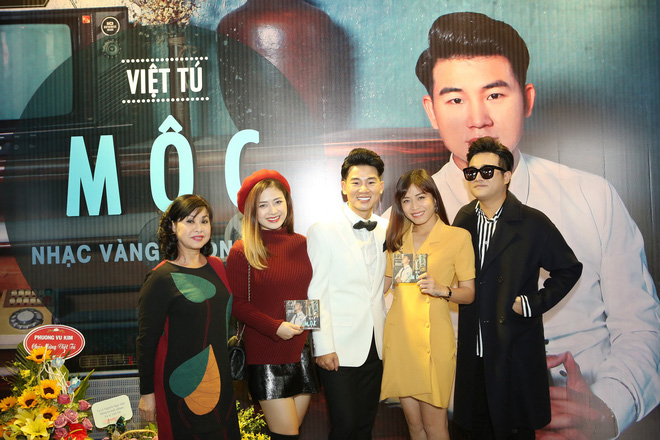 ca si viet tu chi pu nong noi khi phat ngon cam mic len la thanh ca si
