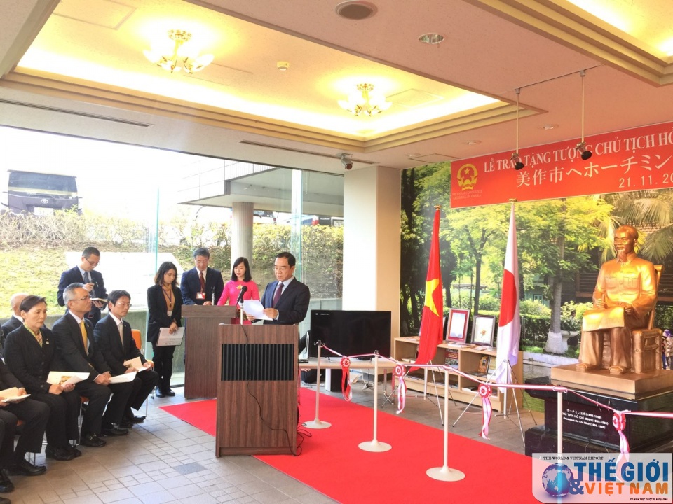 viet nam trao tang tuong chu tich ho chi minh cho chinh quyen mimasaka nhat ban