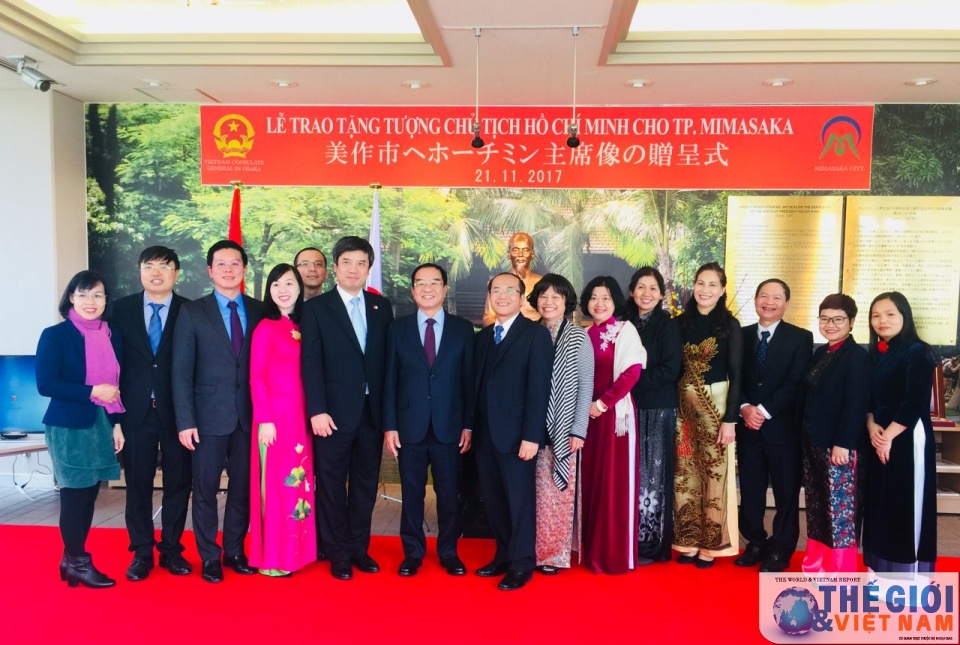 viet nam trao tang tuong chu tich ho chi minh cho chinh quyen mimasaka nhat ban