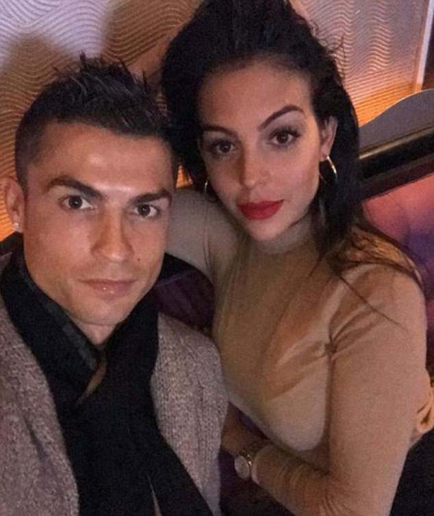 ronaldo quan quit ben georgina sau khi lap ky luc o champions league