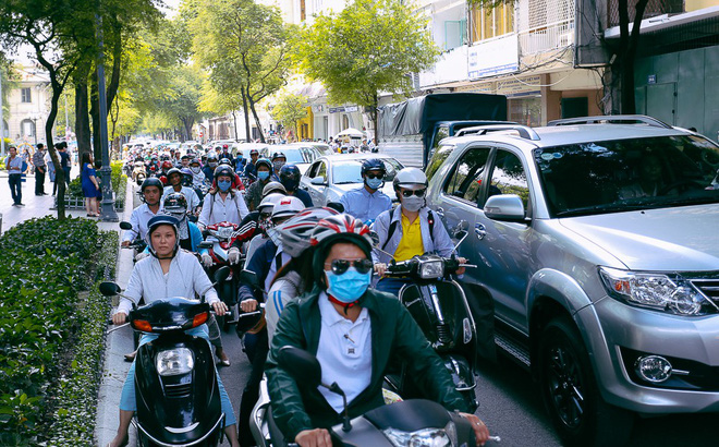 bien nguoi ha noi sai gon do ve trung tam thuong mai khu pho thoi trang de san do black friday