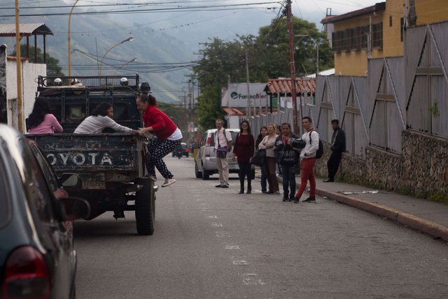 venezuela ty le tu sat tang cao do nguoi dan bat luc truoc cuoc song