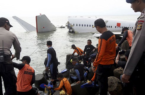 roi may bay o indonesia can thiet bi dac biet de truc vot manh vo lon