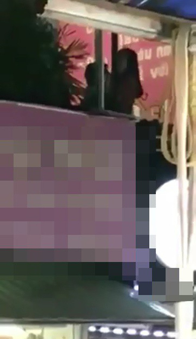 doi nam nu vo tu dien canh nong tren ban cong quan tra sua o ha noi khien nhieu nguoi do mat