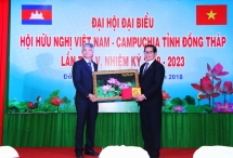 dong thap thi xa vung bien hong ngu giao luu huu nghi voi luu hoc sinh campuchia