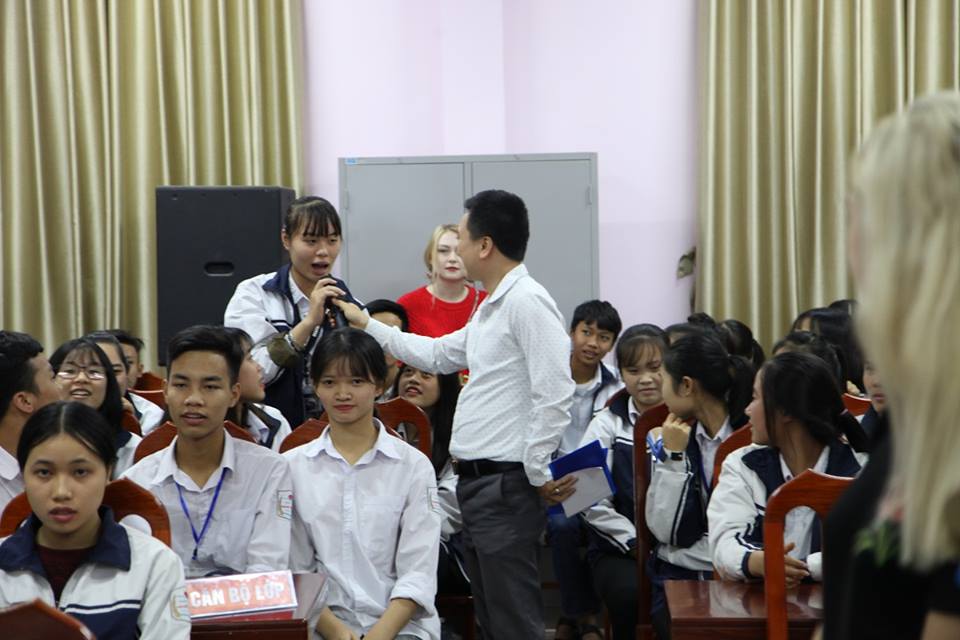 trung tam khoa hoc va van hoa nga nang buoc hoc sinh co hoan canh kho khan