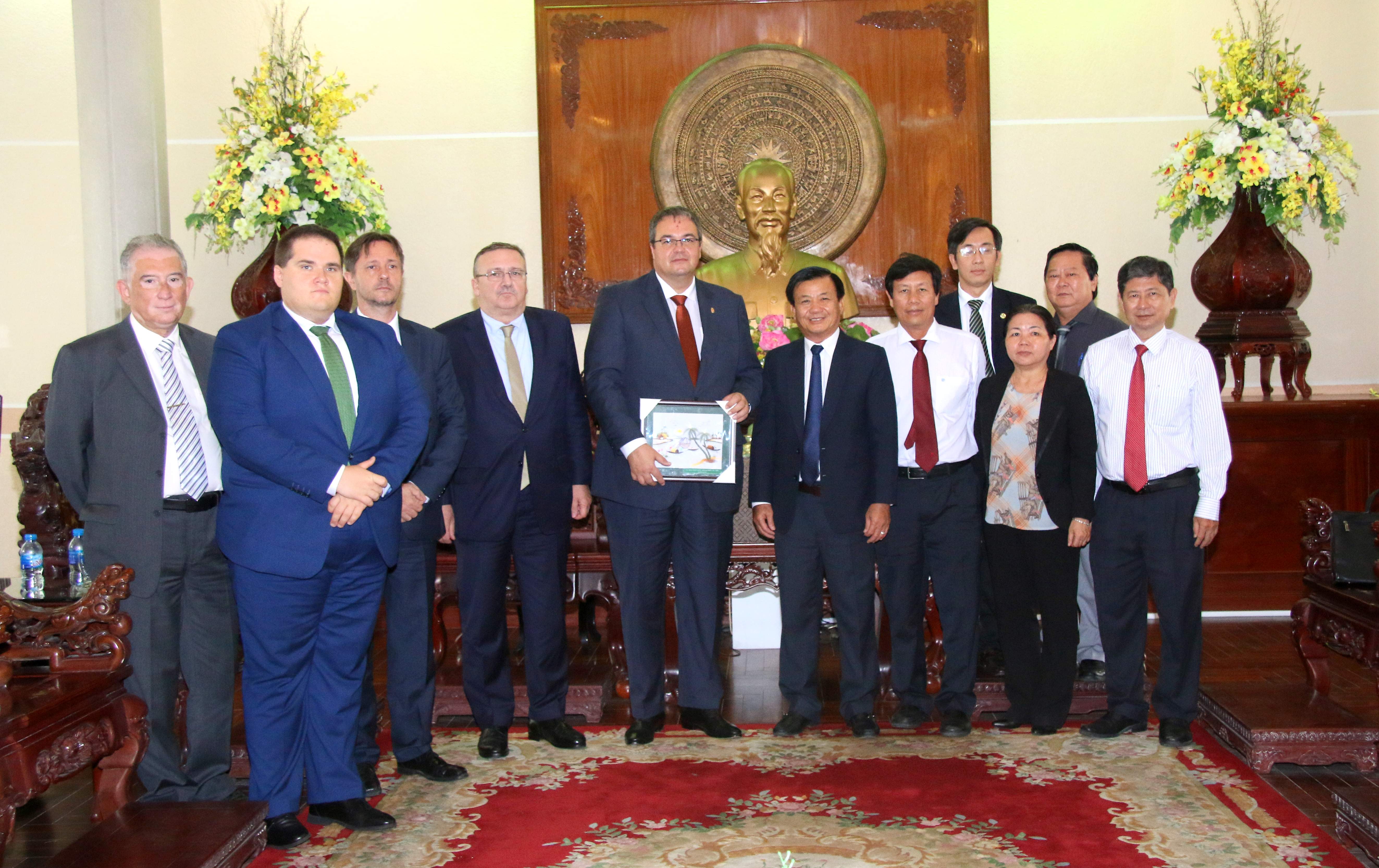 eximbank hungary se tiep tuc giai ngan cho du an xay dung benh vien ung buou can tho