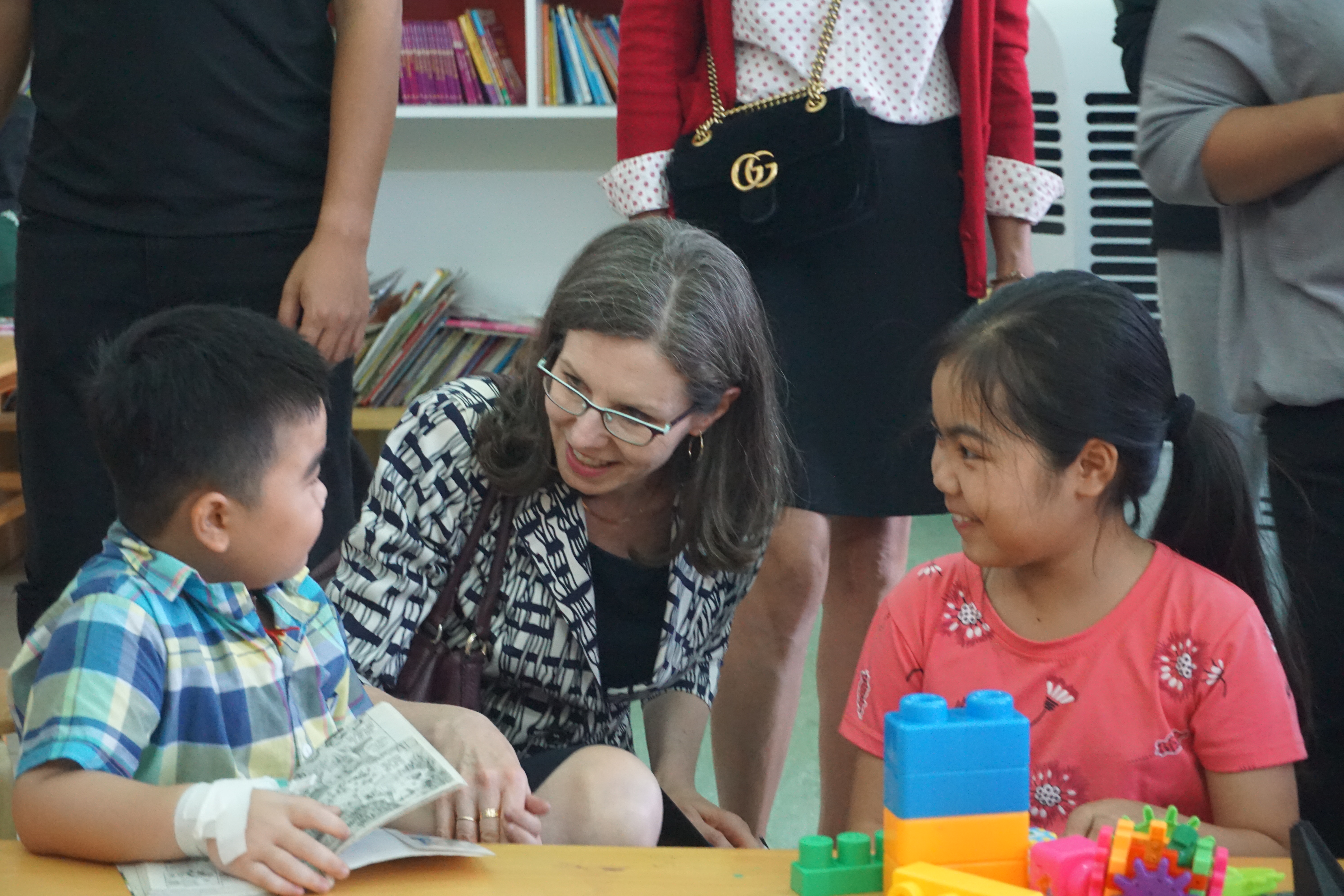 thang 12 cung dai su canada chay vi tre em ha noi