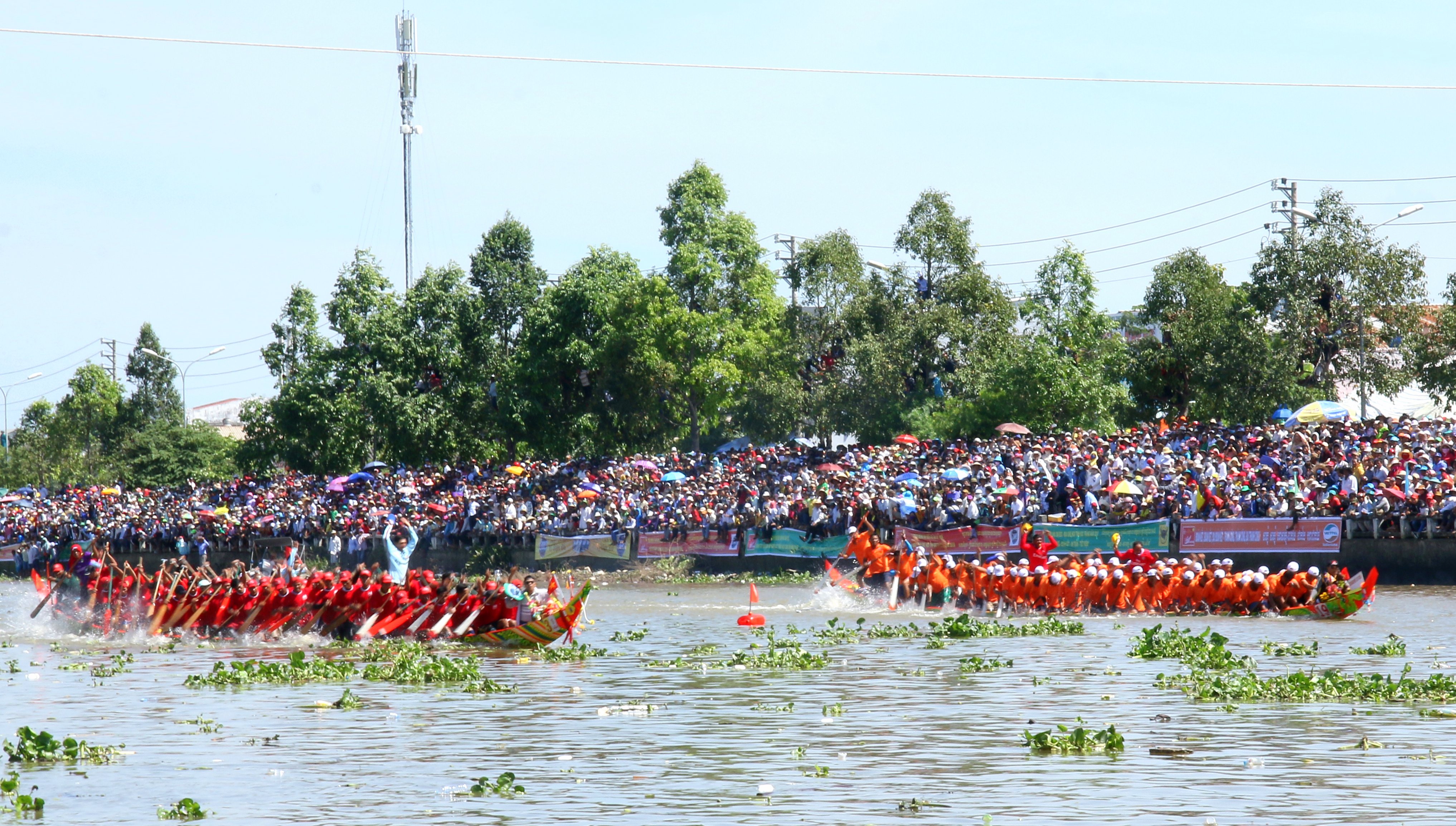 soc trang soi noi dien ra giai dua ghe ngo truyen thong