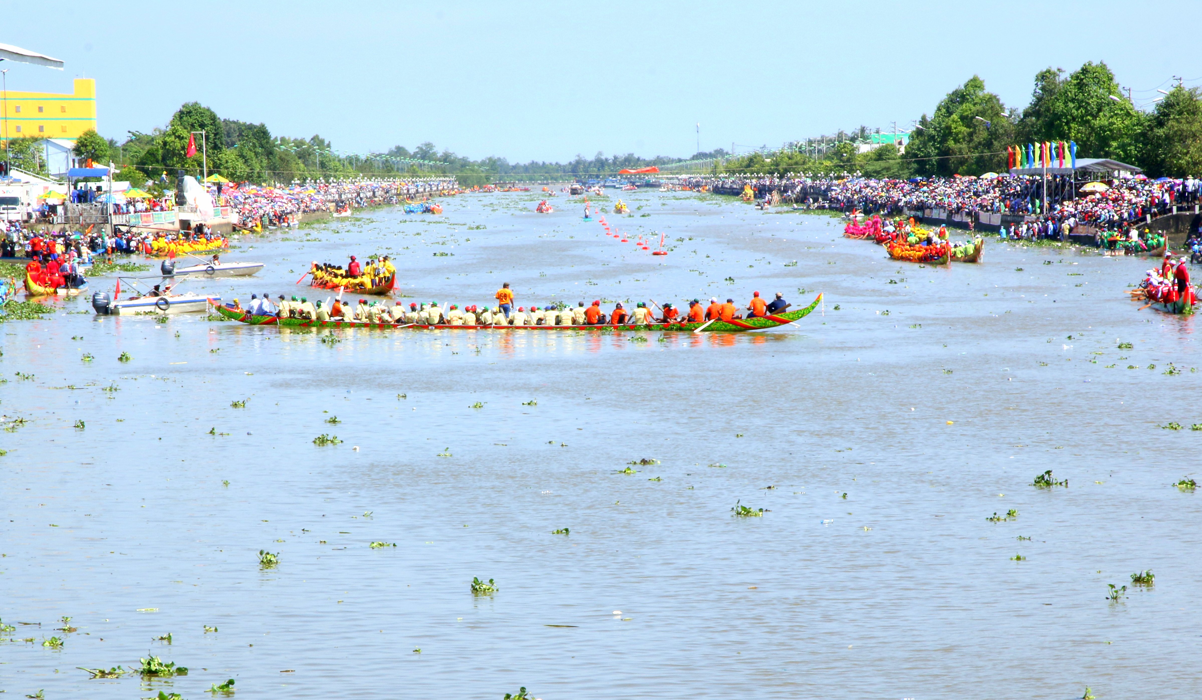 soc trang soi noi dien ra giai dua ghe ngo truyen thong