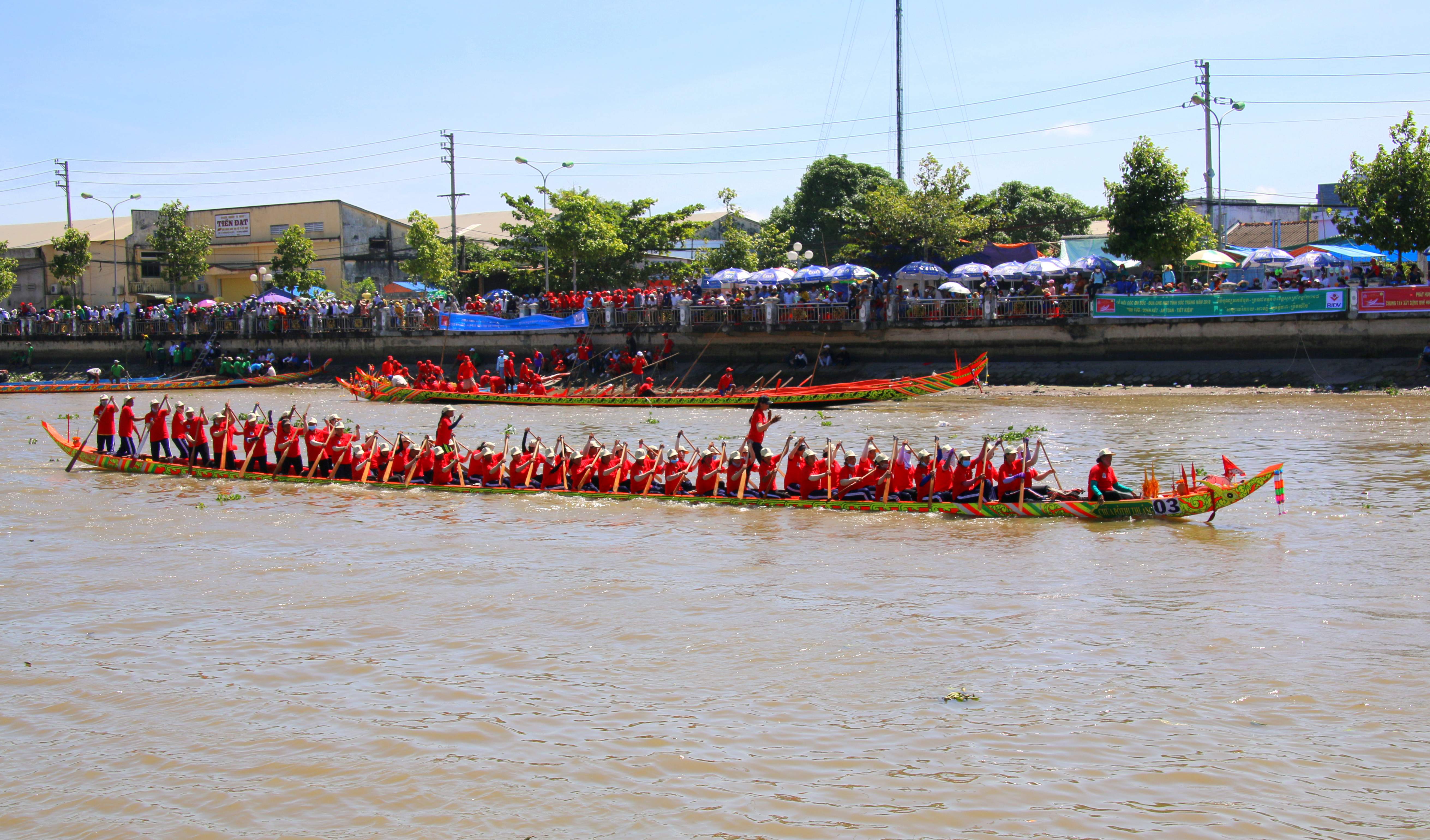 soc trang soi noi dien ra giai dua ghe ngo truyen thong