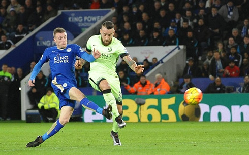 man city va leicester city chia diem arsenal vo dich mua dong