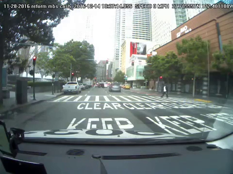 video xe tu lai cua uber vuot den do lai mot cau hoi lon duoc dat ra ve an toan cua mau xe nay