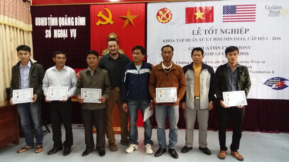 trao chung chi tieu chuan hanh dong bom min quoc te imas cho luc luong cong binh tinh quang binh