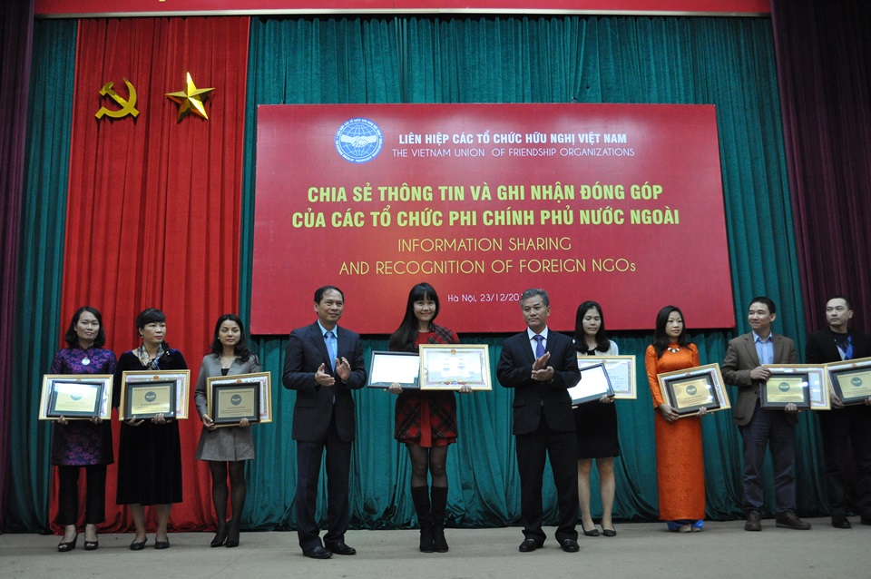 le ghi nhan dong gop cua cac to chuc pcpnn nam 2016 30 to chuc duoc vinh danh