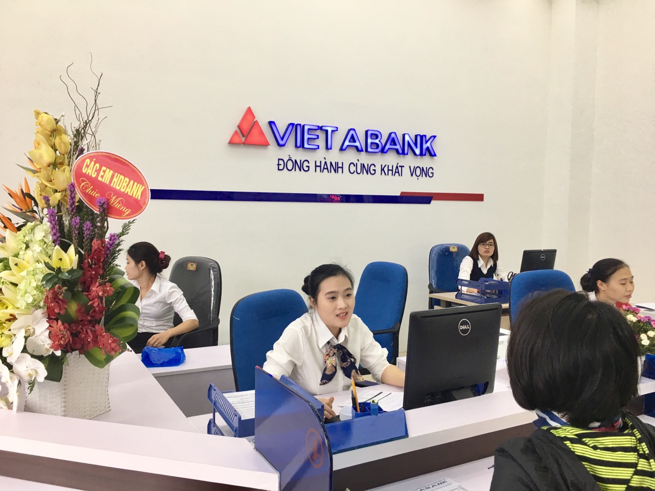 vietabank chinh thuc ky thoa thuan phoi hop thu nsnn voi cuc hai quan