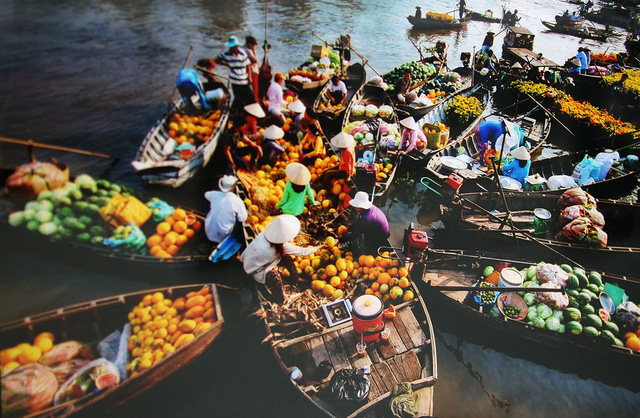 xe bus tren song cho noi quay am thuc pho di bo va nhung de xuat tao bao de phat trien du lich tphcm