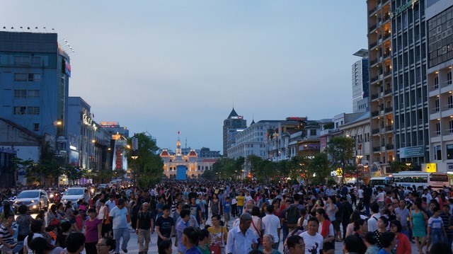 xe bus tren song cho noi quay am thuc pho di bo va nhung de xuat tao bao de phat trien du lich tphcm