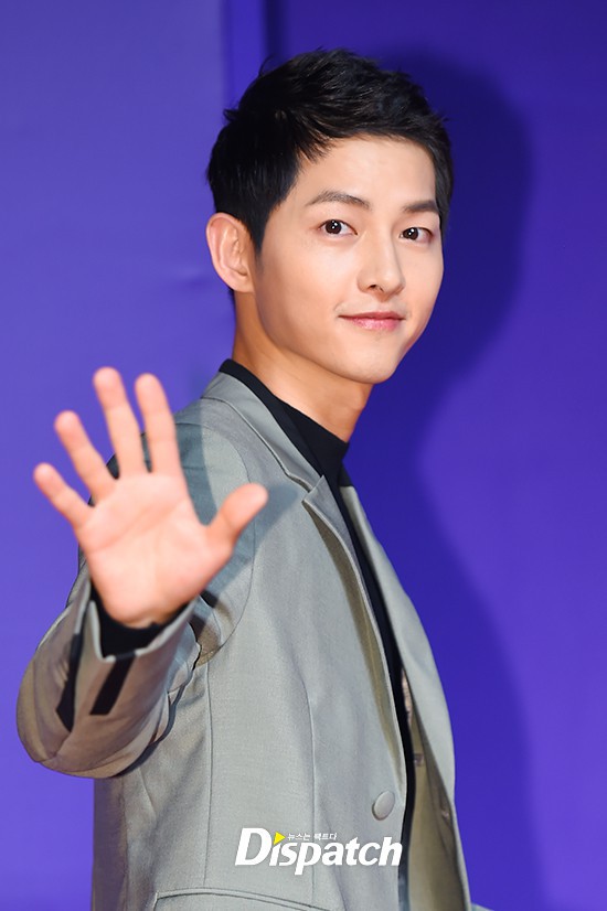 song joong ki khien hang loat sao tre bi lep ve vi nhan sac bung no tren tham do mama tai hong kong