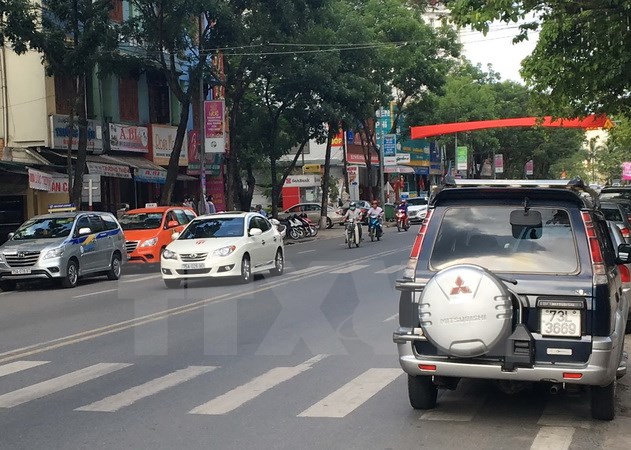 ha noi cam taxi hoat dong tren nhieu tuyen pho de giam un tac