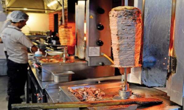 mon banh mi huyen thoai doner kebab co nguy co bi xoa so khoi chau au