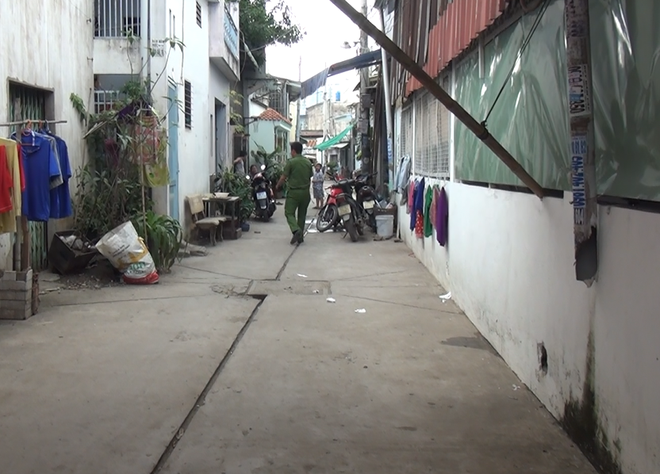 hon chien kinh hoang giua ban ngay o sai gon 3 nguoi trong thuong