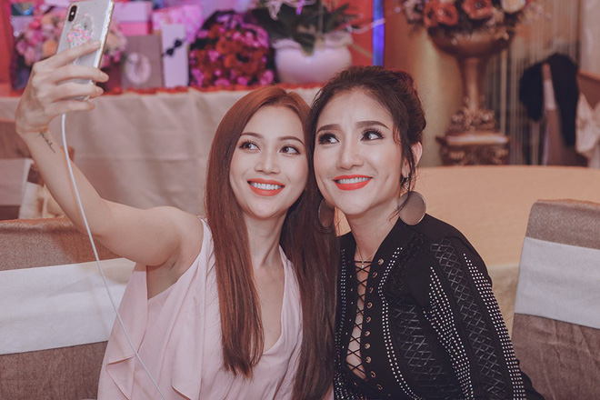 cat tuong khoe nguc day goi cam ben dan em si thanh