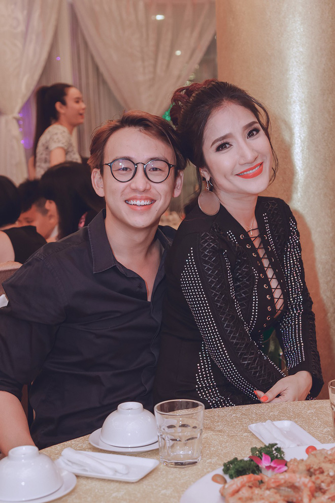 cat tuong khoe nguc day goi cam ben dan em si thanh