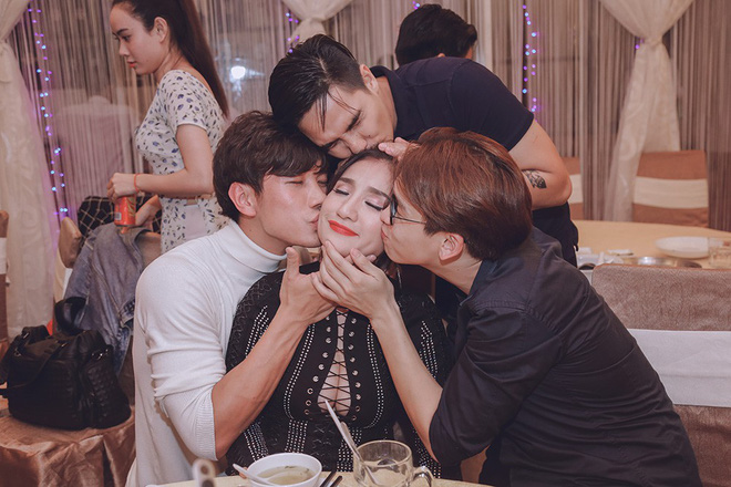 cat tuong khoe nguc day goi cam ben dan em si thanh