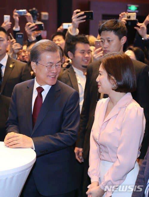 vua moi bi che nhot nhat song hye kyo da tai xuat xinh dep long lay the nay