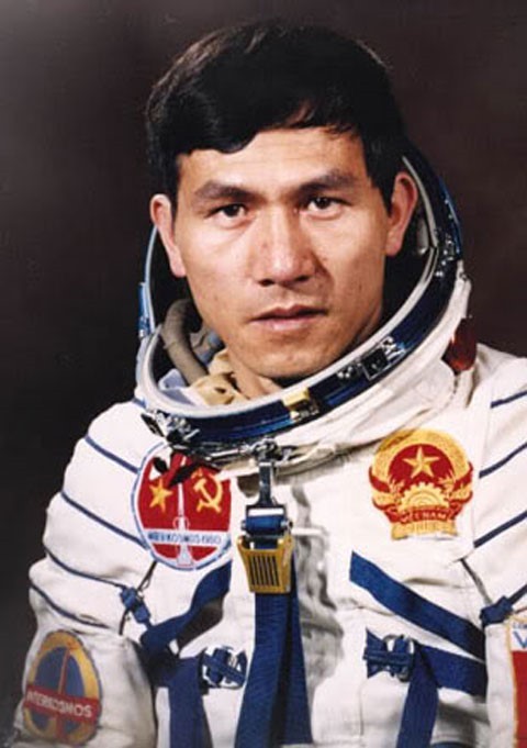 di tim dap an cho cau hoi lam the nao mig 21 cua pham tuan vu xuan thieu ha duoc b 52