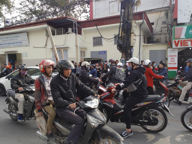 ha noi chay lon tai chung cu tren duong hoang hoa tham nguoi dan hoang so so tan