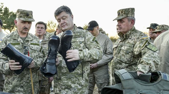 khong ngai choc gian nga de bom vu khi cho ukraine ong trump dang nghi gi