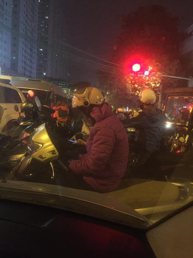 tac duong kinh hoang tai cau to nhin thay nha cach 200 met nhung mat 2 tieng moi ve den noi