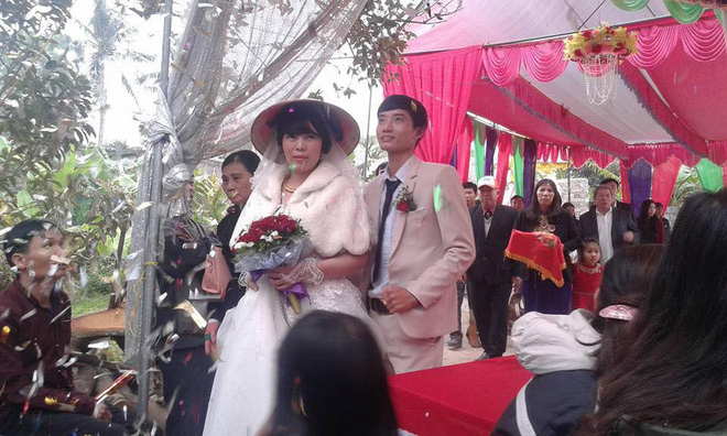 dam cuoi hanh phuc cua cap doi chong kem vo 1 giap sau hon 3 nam hen ho