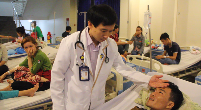 tp hcm gan 100 cong nhan bi non oi ngat xiu nghi ngo doc thuc pham sau bua an toi