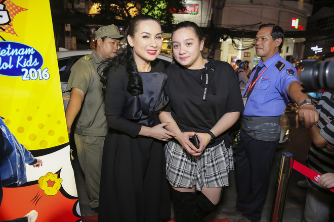 con gai ruot phi nhung ngai ngung khi lan dau duoc dam dong vay kin