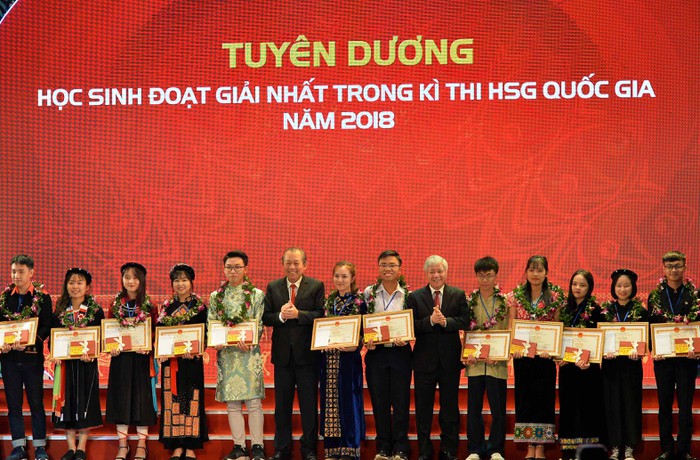 tuyen duong 166 sinh vien dan toc thieu so xuat sac nam 2018