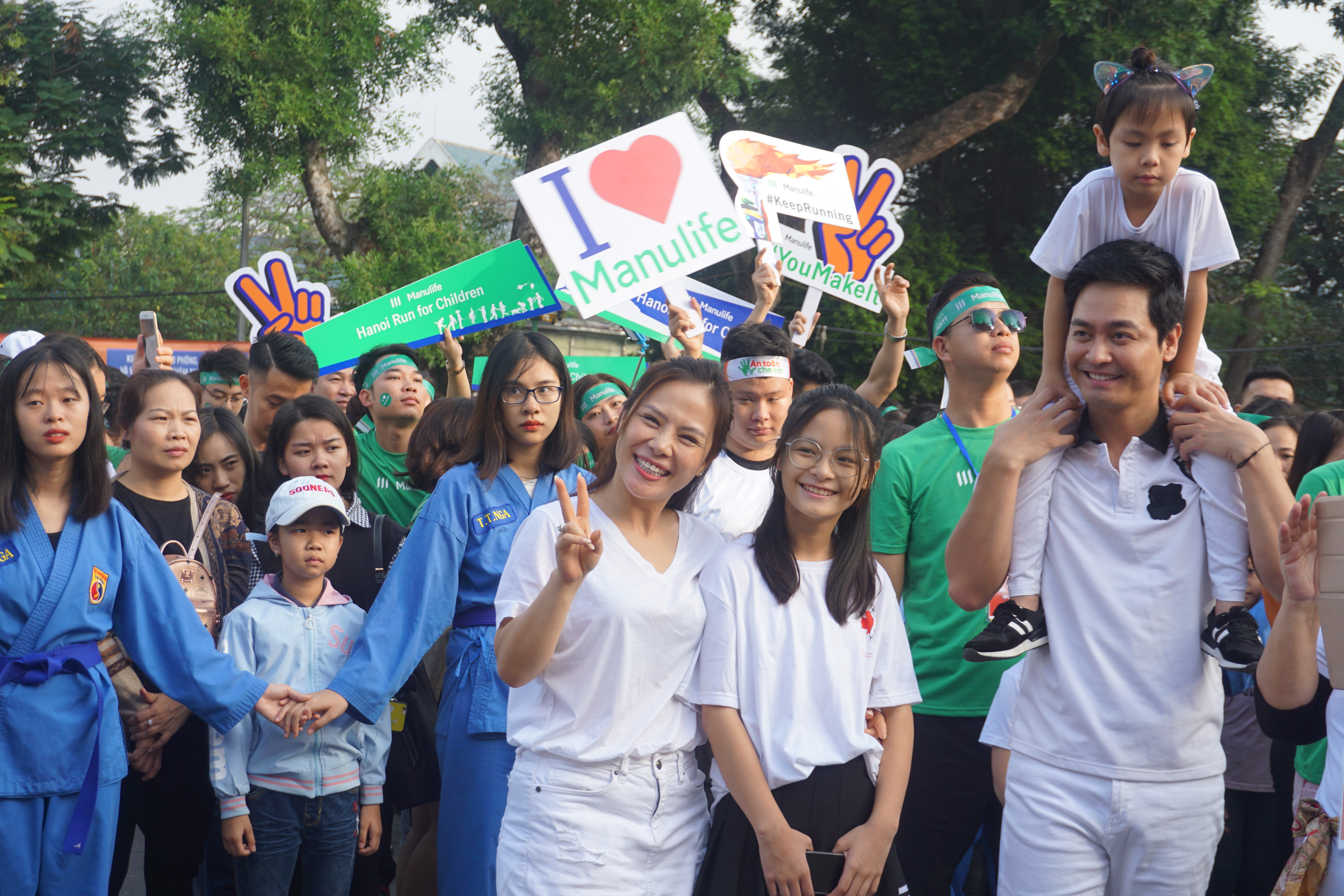 dai su canada deborah paul toi duoc tiep them nang luong tu hanoi run for children