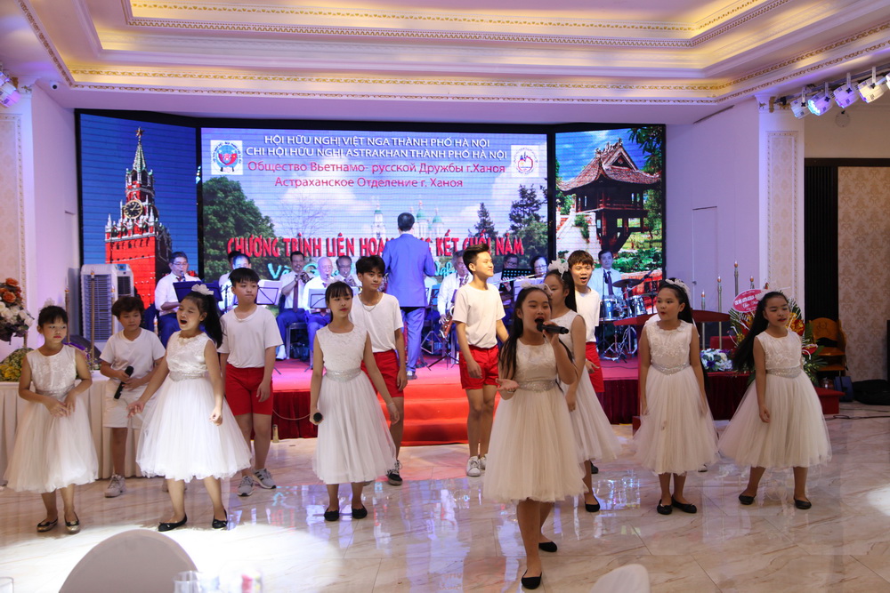 hoi huu nghi viet nga ha noi to chuc nhieu hoat dong gan ket hon nua tinh huu nghi giua nhan dan hai nuoc