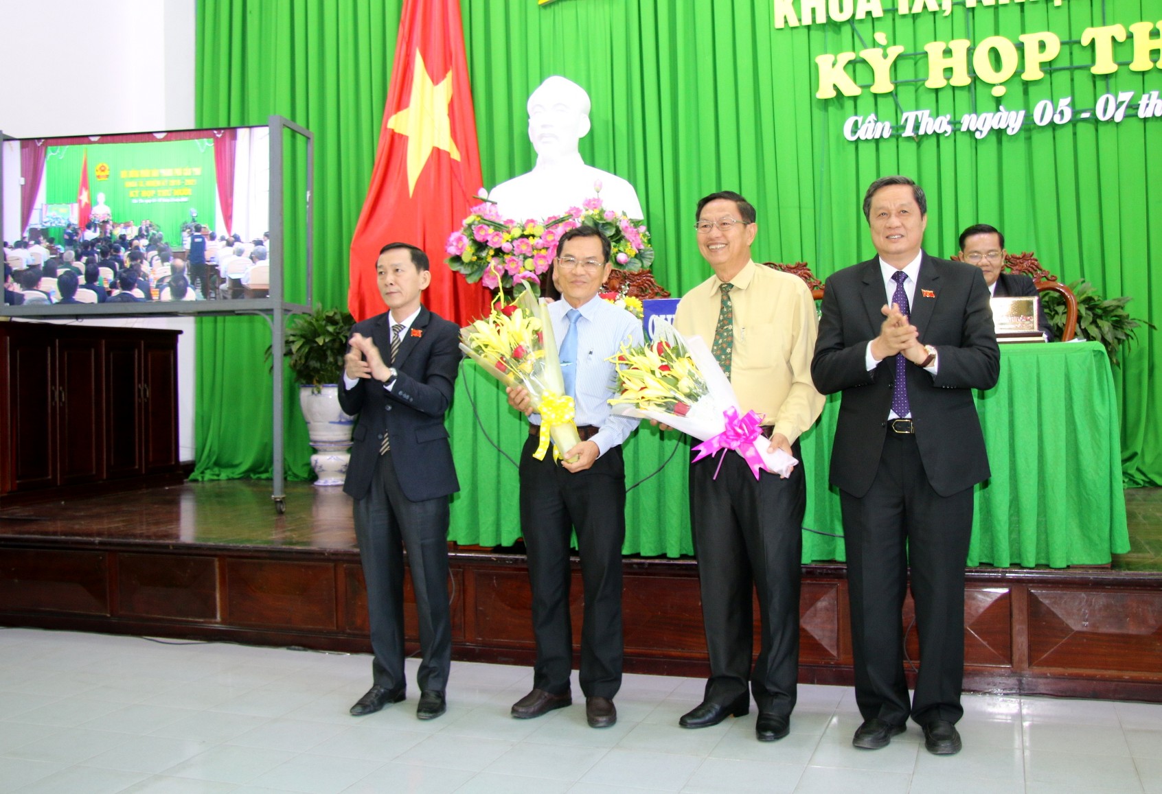 can tho mien nhiem chuc danh pho chu tich thanh pho doi voi ong le van tam