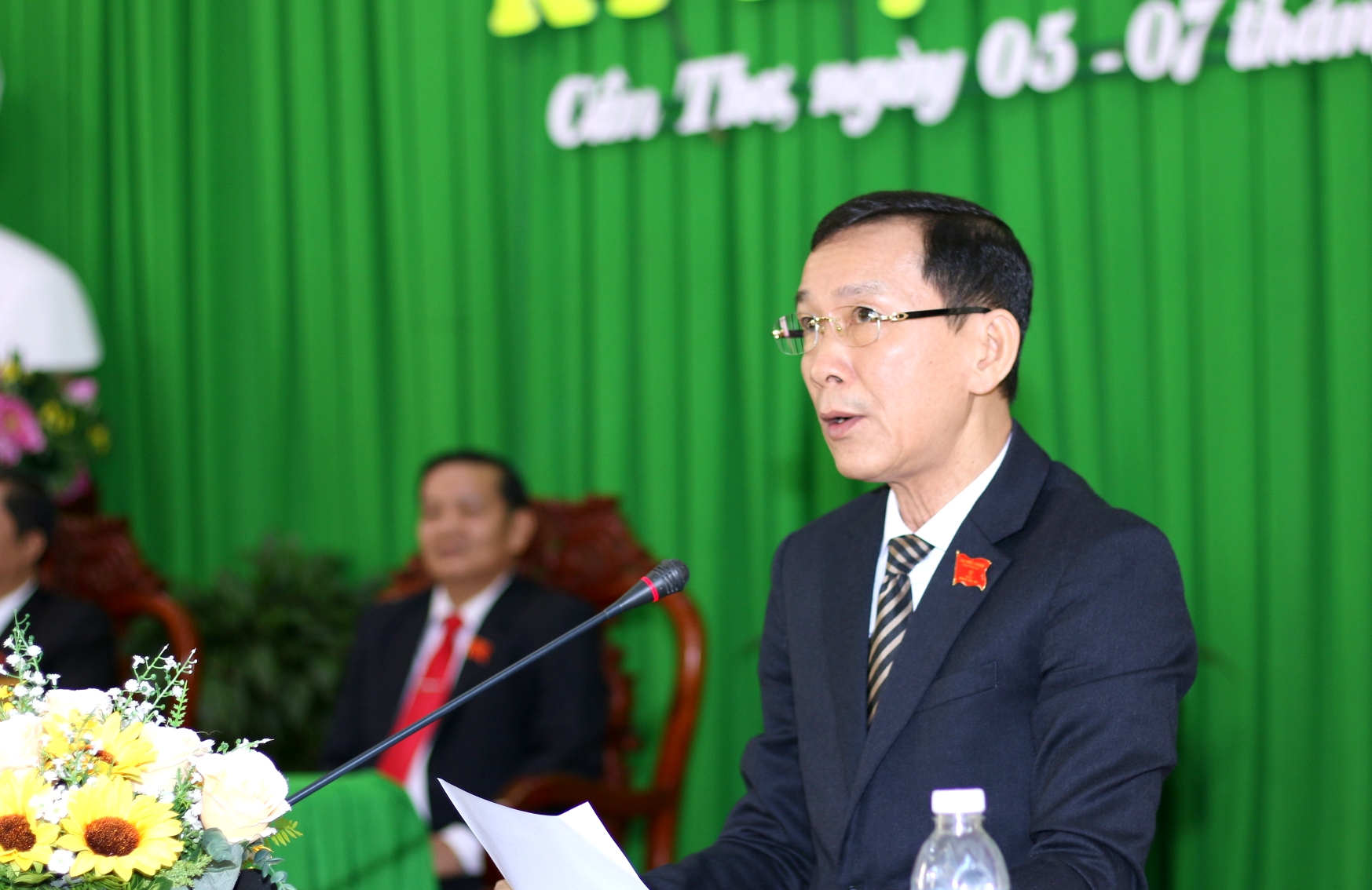 can tho mien nhiem chuc danh pho chu tich thanh pho doi voi ong le van tam