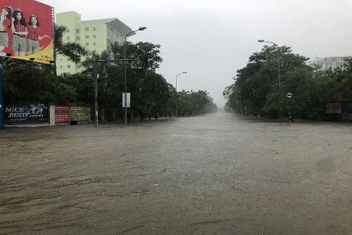 mua lon khien nhieu noi o tp vinh chim trong bien nuoc