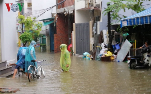 mien bac tiep tuc ret dam ret hai trung bo mua lu ngap nang