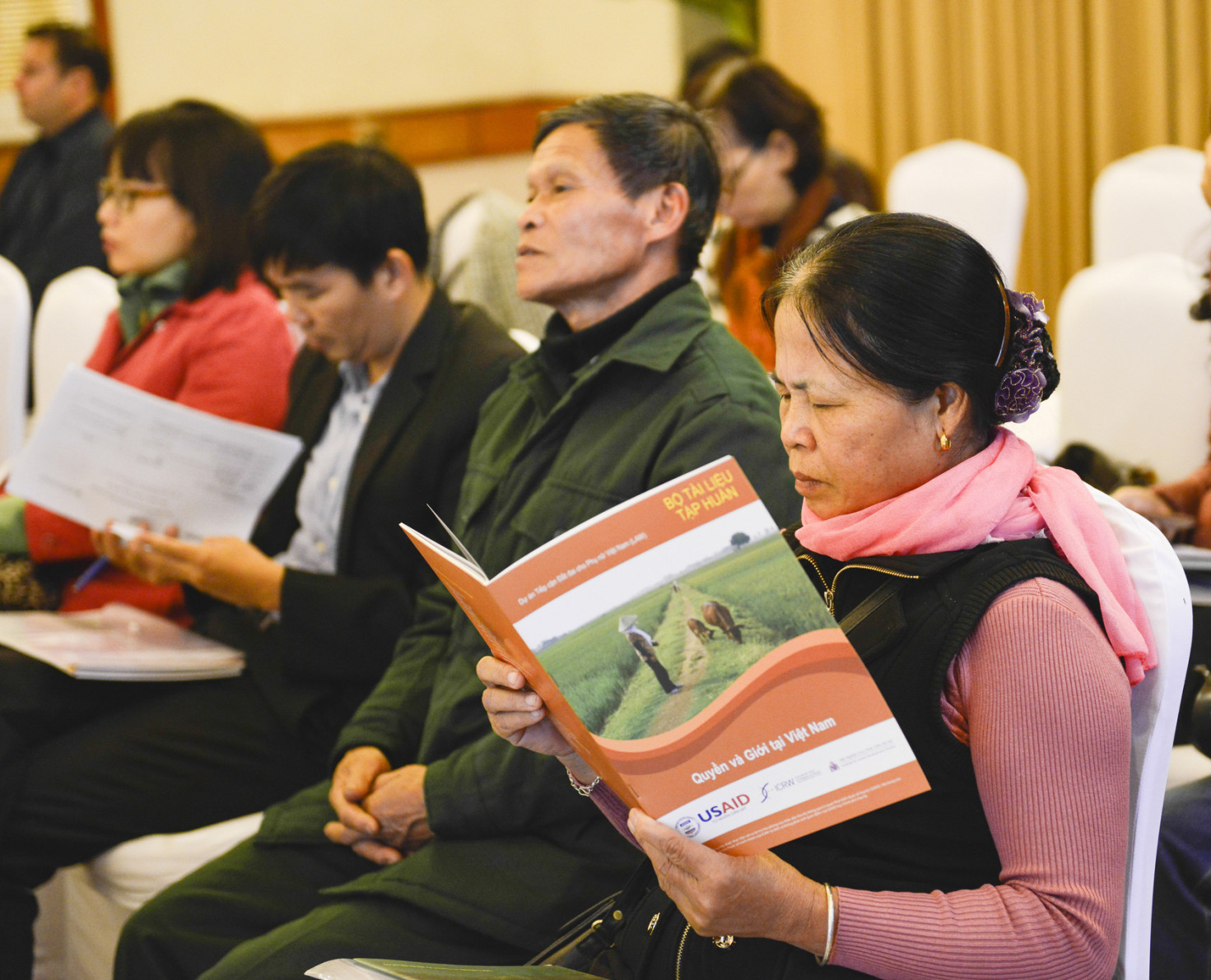 usaid ho tro nang quyen phu nu trong tiep can dat dai