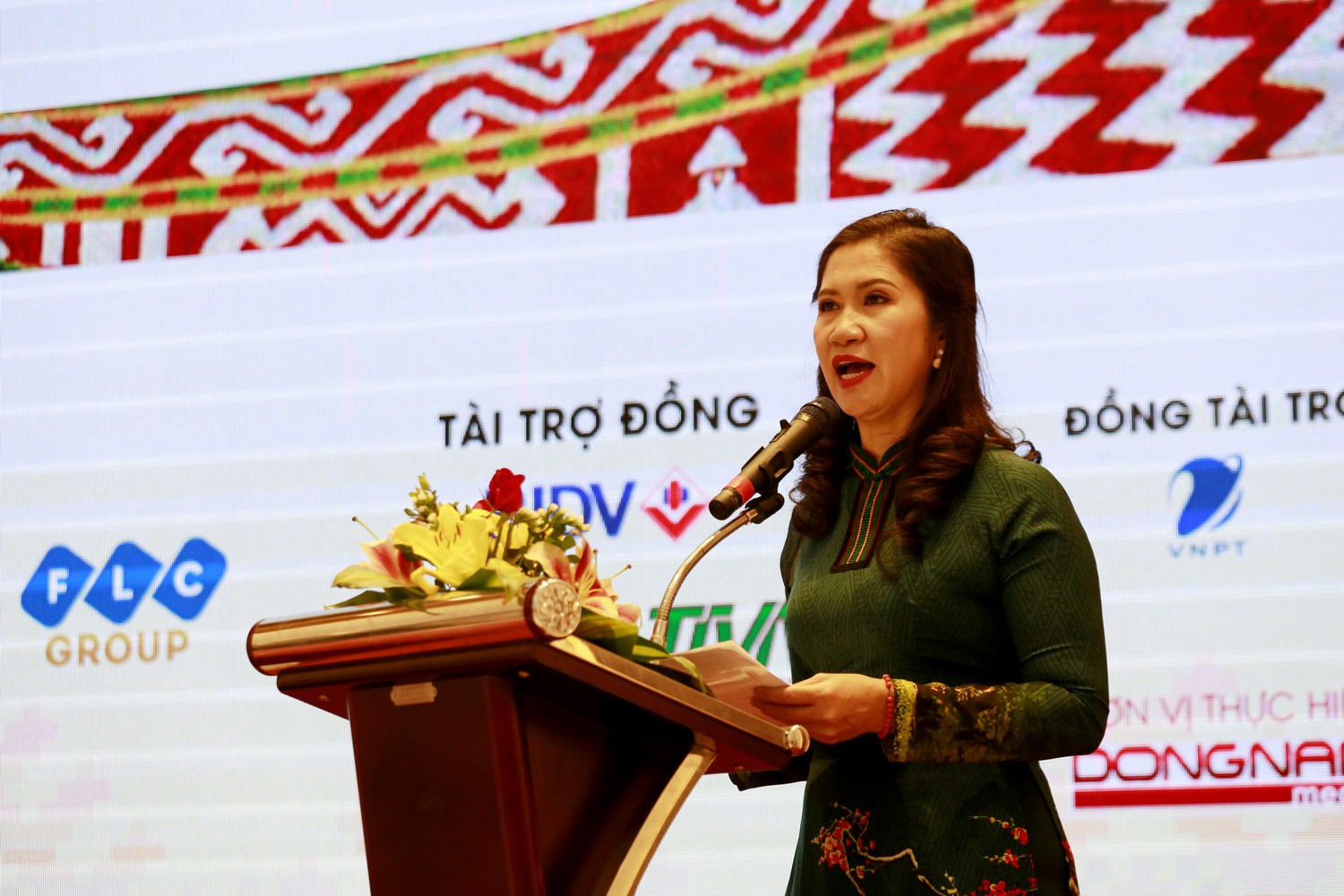 le hoi doc dao ve van hoa tho cam viet nam