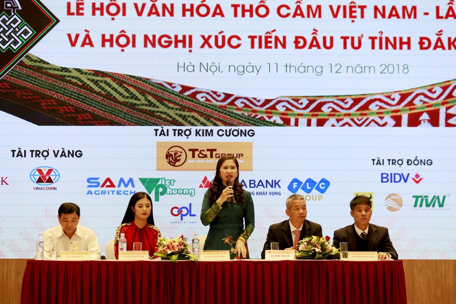 le hoi doc dao ve van hoa tho cam viet nam