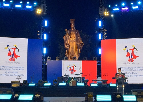 du ngoan nuoc phap giua long thu do ha noi