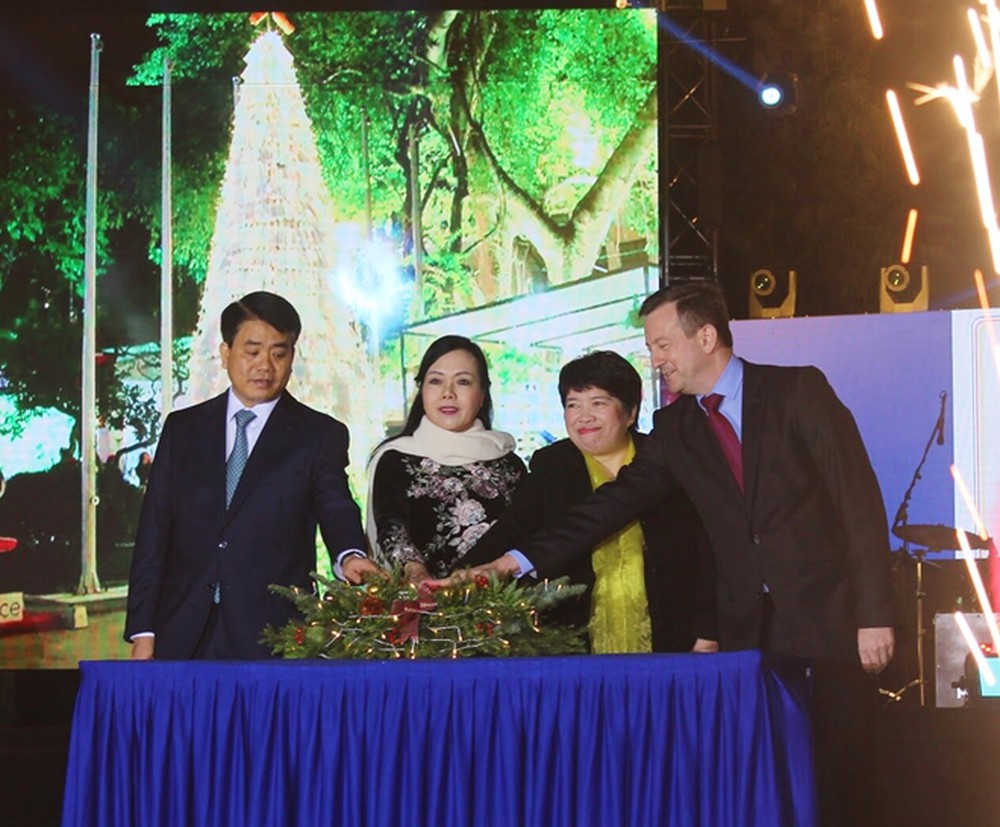 du ngoan nuoc phap giua long thu do ha noi
