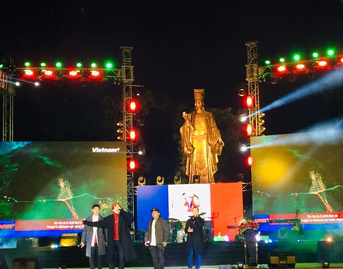 du ngoan nuoc phap giua long thu do ha noi